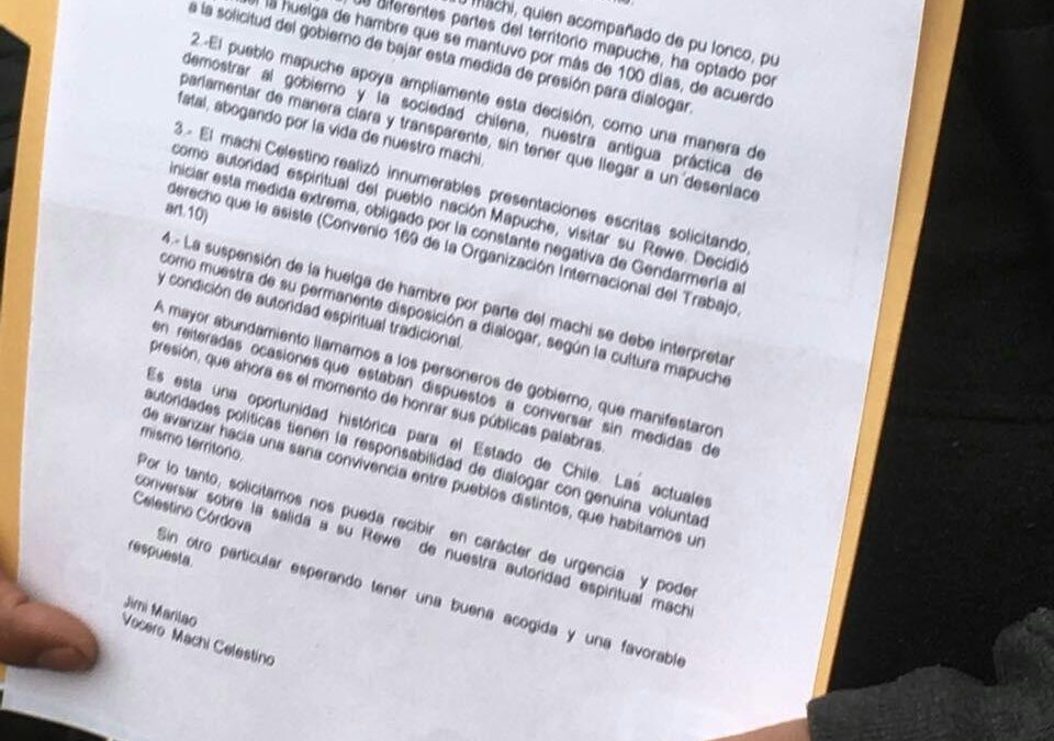 Vocería de Machi Celestino Córdova entrega carta a Sebastián Piñera en La Moneda.