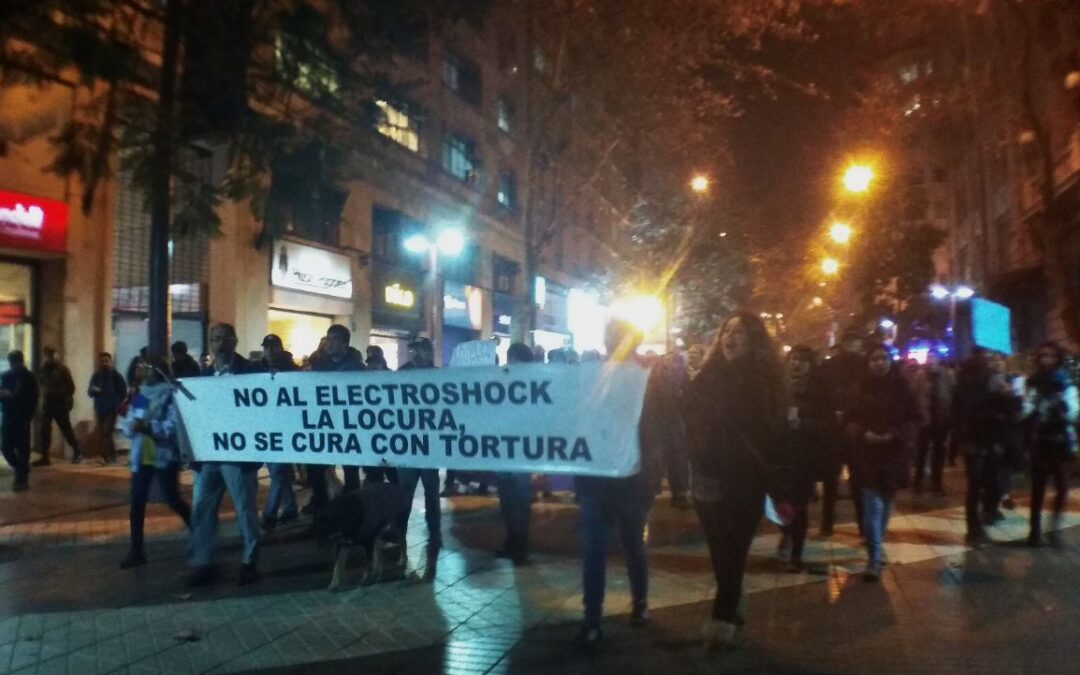 Marcha contra el electroshock en Santiago.