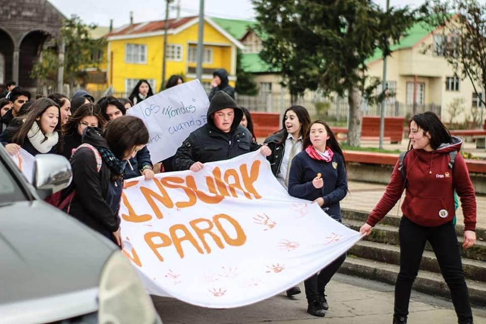 [Audio] Movilización estudiantil en territorio de Quinchao por derechos y justicia