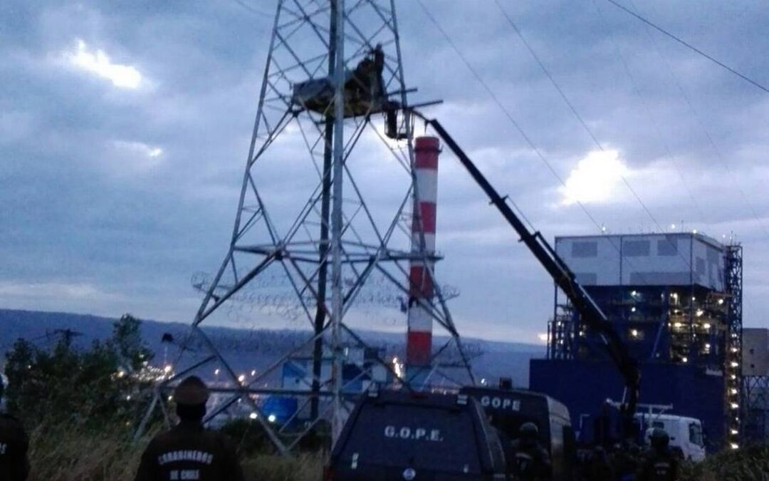 [Comunicado] Carabineros desaloja toma en torre de alta tensión por comunidad de La Dormida contra carretera eléctrica