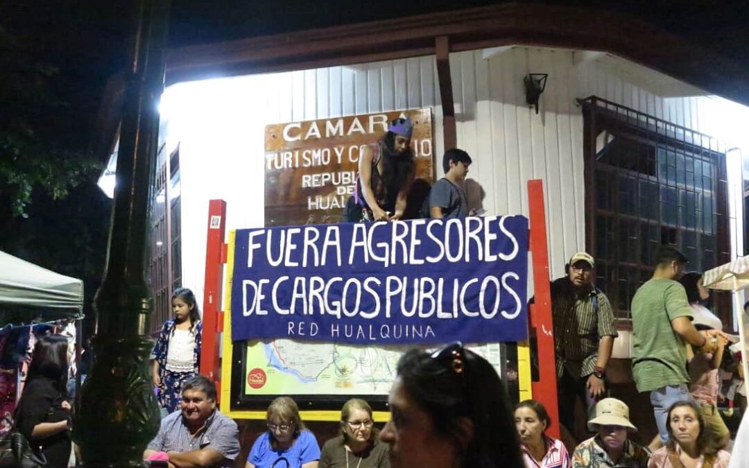 [Hualqui] Vecinas se manifiestan contra las tradiciones sexistas y los agresores en cargos públicos en concurrida fiesta costumbrista