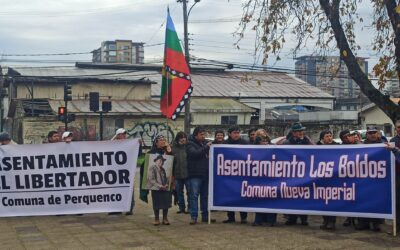 Asentamientos expulsados en 1973 se manifiestan en regimiento Tucapel de Temuco