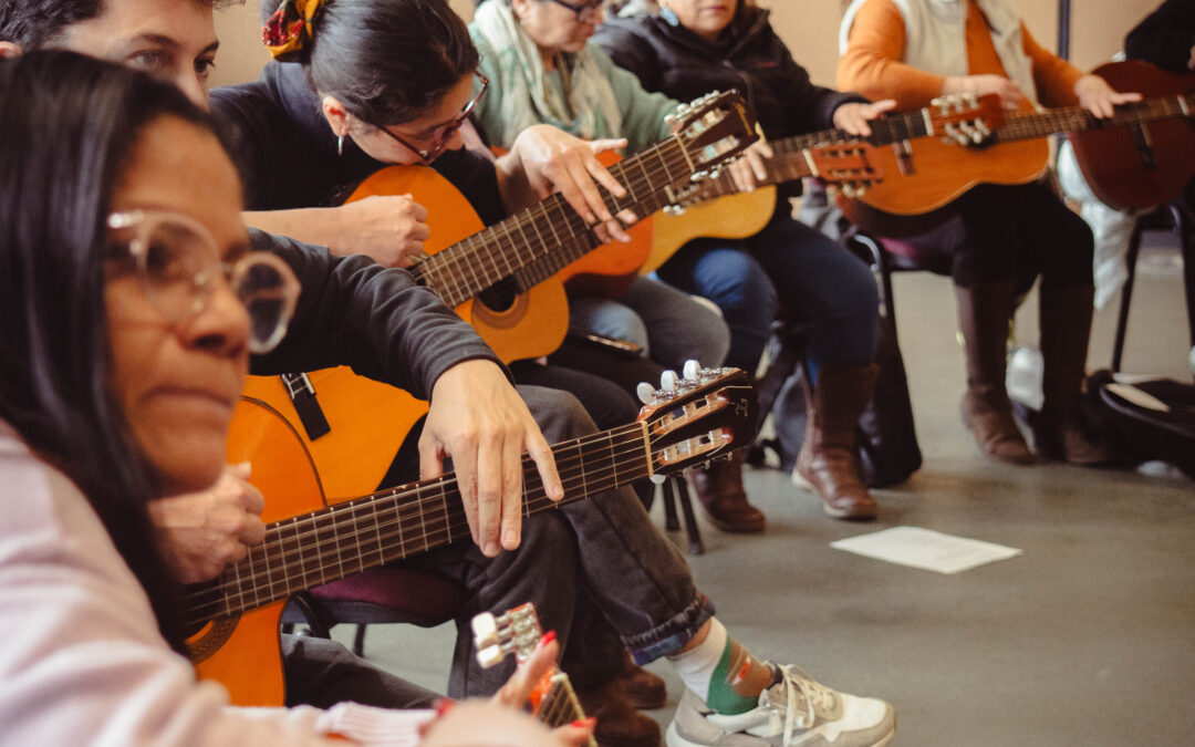Con gran convocatoria inició el Taller de guitarra traspuesta del proyecto «Reinterpretando la guitarra campesina en la Araucanía»