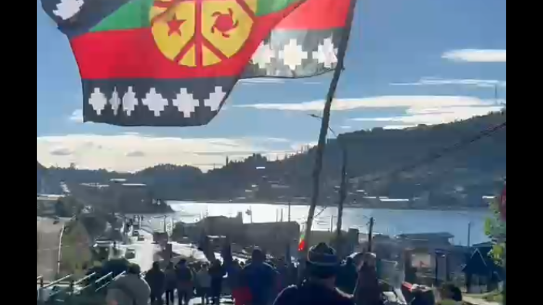 Comunidades de la Büta Wapi Chilwe se manifestaron hoy en Castro para exigir el respeto de sus derechos consuetudinarios