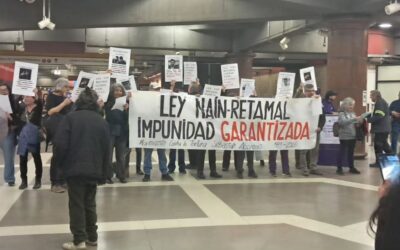 Movimiento Contra la Tortura Sebastian Acevedo realiza acción  de denuncia contra la ley Naín Retamal